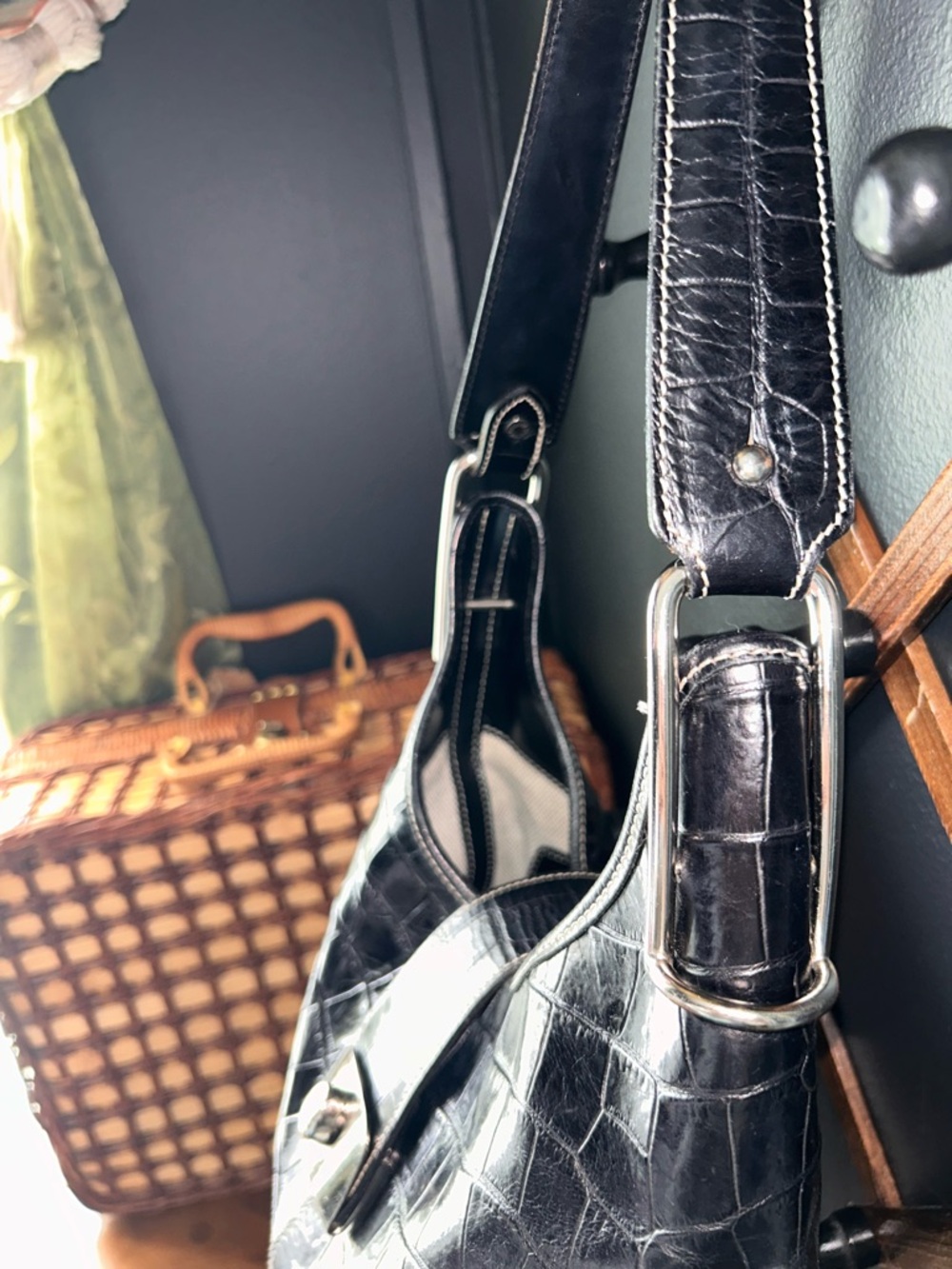 Dooney & Bourke Vintage HoBo
Shoulder Bag Black CrocEmbossed - Silver Turnlock - Picture 5 of 16